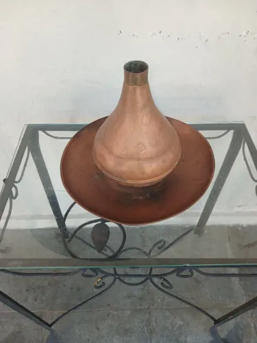 Moringa antiga de cobre com prato original para decoração 