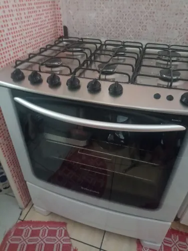 Fogão 6 bocas Electrolux adotado para gás canalizado