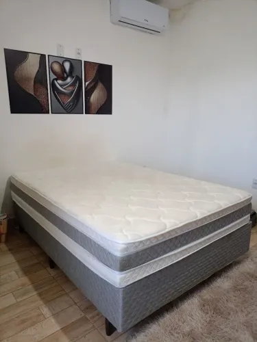 Cama box semi nova com colchão