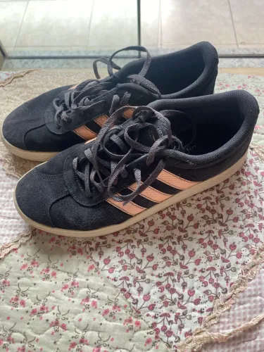 Tênis adidas 