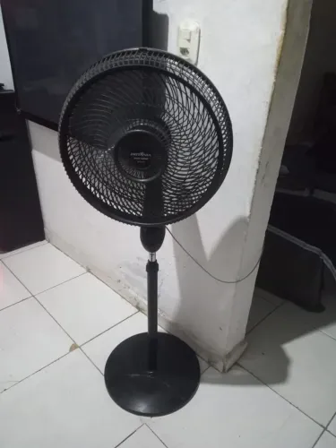 Ventilador Britânia de pé