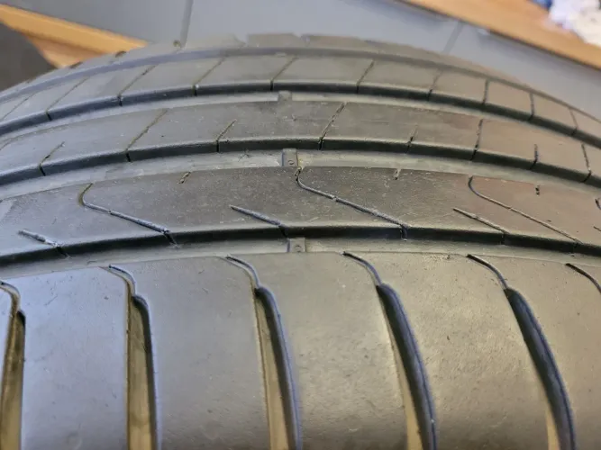 Par de Pneus Pirelli Scorpion 235/45 R19