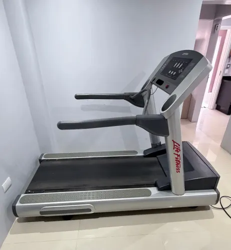 Esteira Life Fitness 