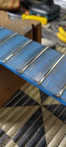 Serviços de luthieria