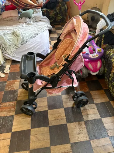 Carrinho de bebê usado poucas vezes R$ 500,00