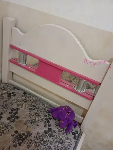 Cama solteiro de madeira