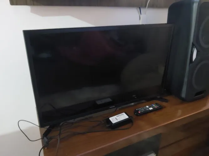 Vendo TV Samsung 32 polegadas com Globo play Netflix e Prime Vídeo..
