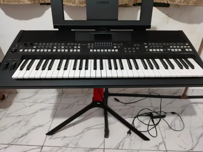 Teclado Yamaha Psr - SX600 novo