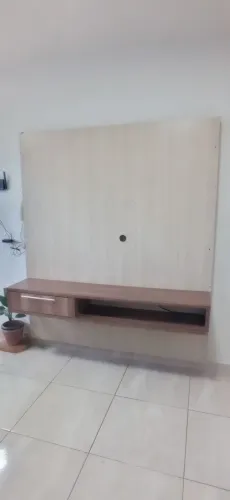 Vendo Kit Painel de MDF nobre + TV LG 42" Full HD em ótimo estado