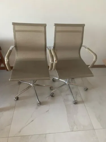 Cadeiras Executivas Premium em Alumínio | Design Moderno | Excelente Estado