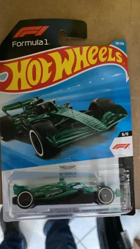 VENDE-SE HOT WHEELS F1 ASTON MARTIN 