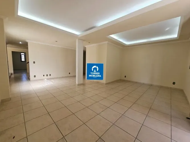 Camarão - Casa de 3 quartos e área gourmet na Trav. Juranil.