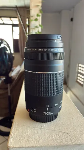 Lente EF 75-300mm f/4-5.6 III