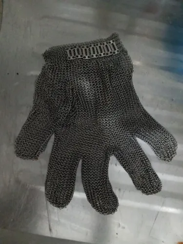 Luva de aço para açougueiro.
