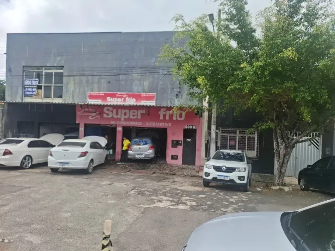 VENDO OU TROCO CENTRO COMERCIAL COM 1 APARTAMENTO- PARCELAMOS ATÉ 60 MESES 