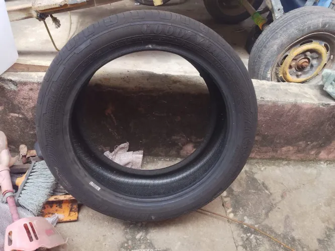 Vendo Pneu semi novo aro 19