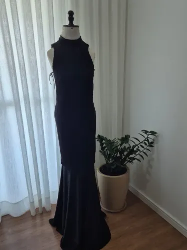 Vestido de festa preto tecido com blilho plissado - TAM P
