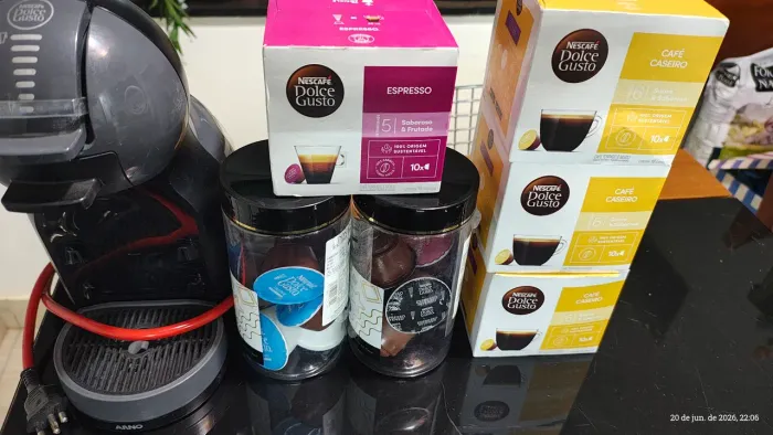 Dolce Gusto cápsulas, recipiente pra cápsulas e máquina sem funcionar
