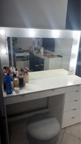 PENTEADEIRA CAMARIM COM LED 