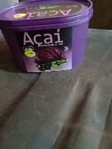 Vendo Embalagem vazia de sorvete.
