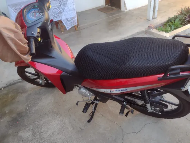 Vendo moto nova, única dona