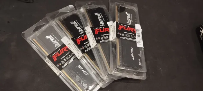 Memória 8gb DDR4 3200Mhz CL16 Kingston Fury Beast RGB XMP