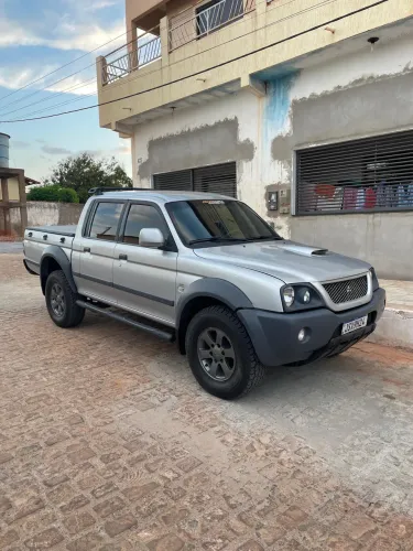 Mitsubishi L200 Outdoor HPE 2.5 4X4 CD T.dies. Mec. 2010