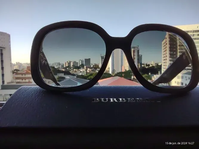 óculos escuros degradé Burberry modelo b 4259 made in italy