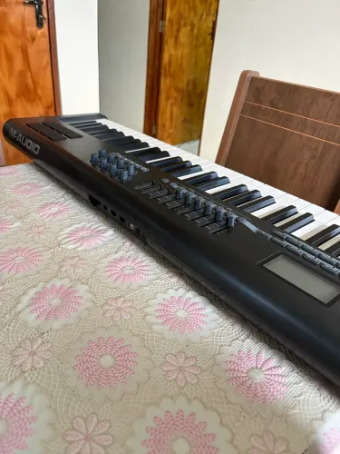 Teclado controlador axiom 61