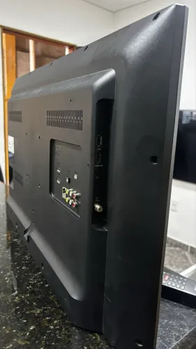 TV Philips 32" LED com Controle Remoto (Não é Smart) - Perfeito Estado