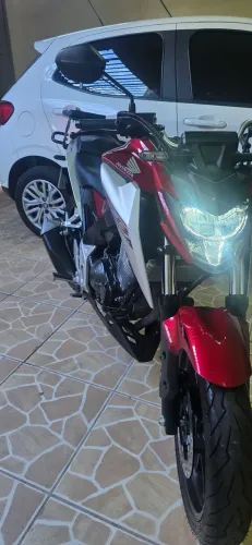 CB 300F Twister ABS 2026/2026 em estado de zero, com apenas 1.200 km rodados.
