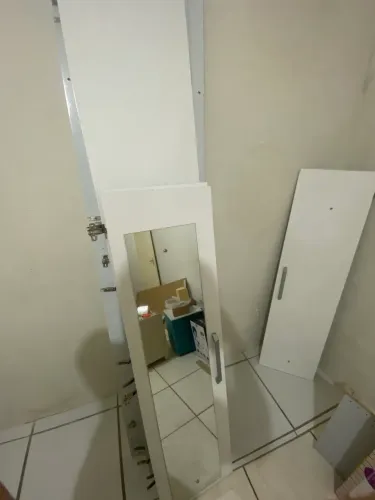 Guarda-roupa desmontado