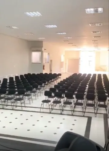 Salão de festas tradicional completo