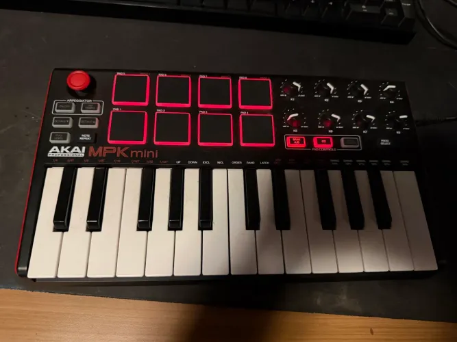 Controlador MIDI AKAI APK mini
