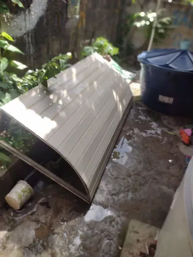 Toldo grande 2,5 metros e meio de comprimento estrutura firme 150,00
