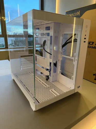Gabinete Redragon branco CA-604W