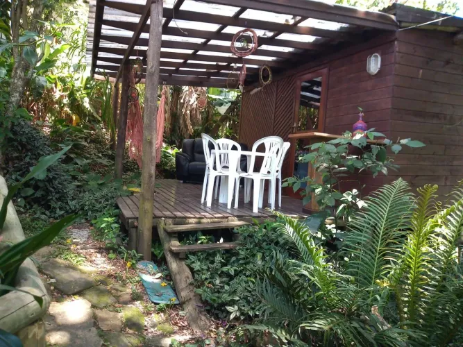 ALUGO bangalô 1 quarto, 1 cozinha, 1 banheiro. No Bairro Costa de Dentro. Sul da Ilha