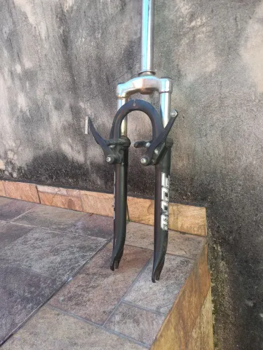 Garfo com amortecedor