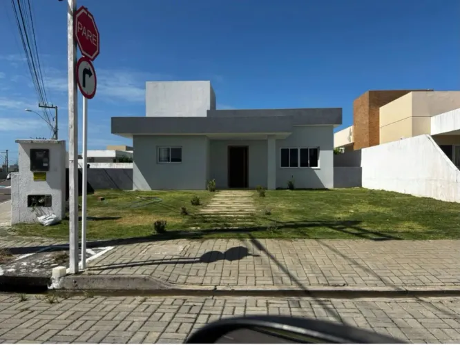 CASA DE ESQUINA PARA ALUGUEL NO COSTA PARADISO | 3 QUARTOS, ENERGIA SOLAR E 500M² DE TERRE