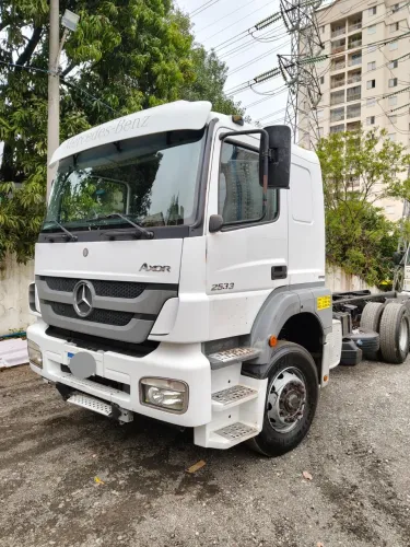 Mb. Axor 25 33 truck 3 eixo original ano 2014. Apenas. 234 000 km.