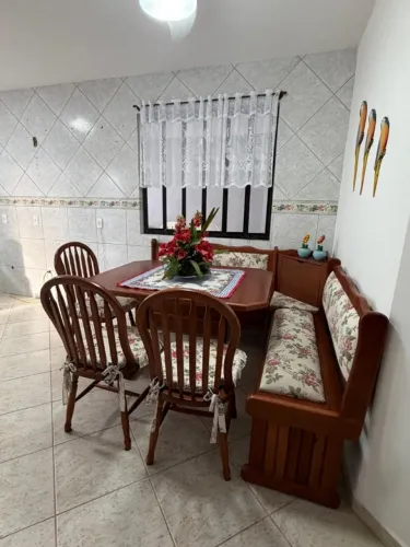 Canto Alemão (Mesa de canto com cadeiras)