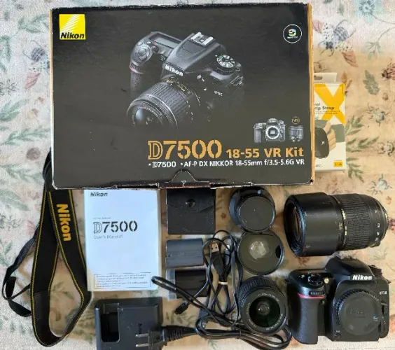 Câmera Fotográfica Nikon D7500 18-55 VR Kit na caixa com 3 lentes e acessórios extras