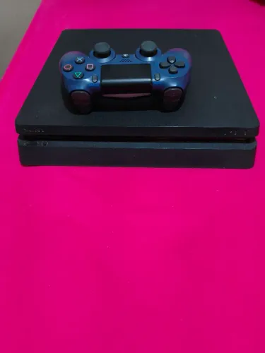 PS4 Slim semi-novo com jogos.