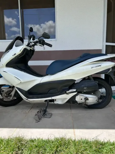 Honda PCX Branca - Econômica