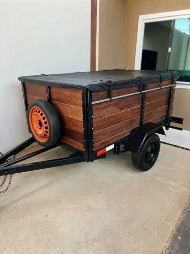 Vendo reboque emplacado no ponto de transferir
