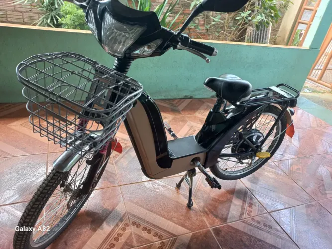 Vende-se uma bicicleta elétrica