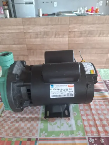 Bomba TH 16 NR 1,5 cv monofasica. Novinha na caixa, ainda não foi usada.