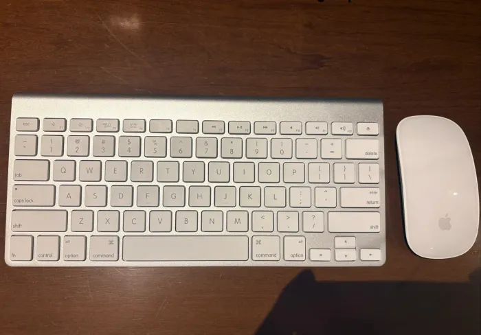 Teclado e Magic Mouse Apple sem fio