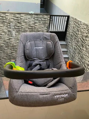 BEBÊ CONFORTO COM BRINQUEDOS