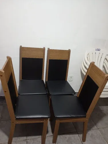 Mesa com 4 cadeiras MDF da cor preta